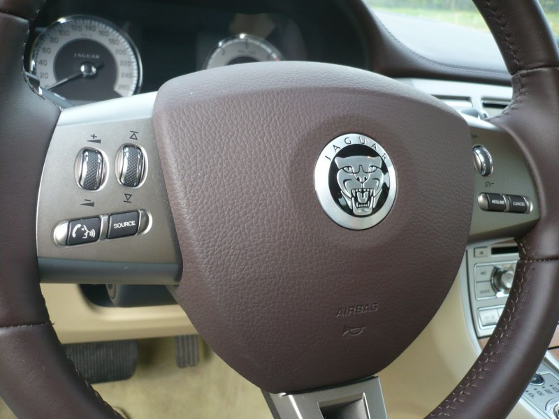 Přečtete si více ze článku Jaguar opět na vzestupu: Jaguar XF 3,0D S Luxury